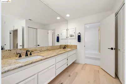 11321 Sutters Mill Cir, Gold River, CA 95670 - Photo 30