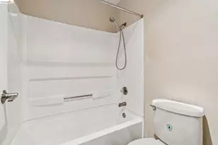 6400 Christie Ave, Emeryville, CA 94608 - Photo 28