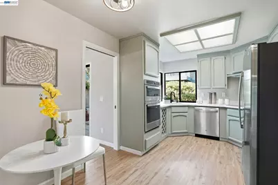29 Captains Dr, Alameda, CA 94502 - Photo 8