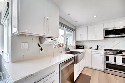 11550 Skyline Blvd, Oakland, CA 94619 - Photo 18