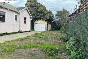 1024 50th Ave, Oakland, CA 94601 - Photo 4