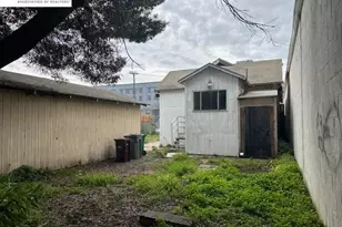 1024 50th Ave, Oakland, CA 94601 - Photo 12