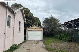 1024 50th Ave, Oakland, CA 94601 - Photo 6