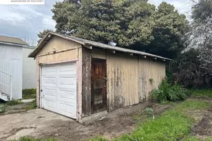 1024 50th Ave, Oakland, CA 94601 - Photo 8
