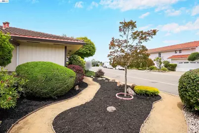 3787 Oakes Dr, Hayward, CA 94542 - Photo 10