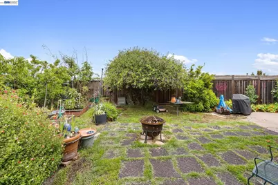 357 Perkins Dr, San Lorenzo, CA 94541 - Photo 28