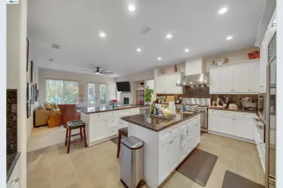 9385 Pinehurst Dr, Roseville, CA 95747 - Photo 6