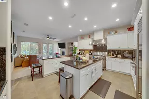 9385 Pinehurst Dr, Roseville, CA 95747 - Photo 6