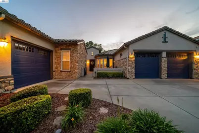 9385 Pinehurst Dr, Roseville, CA 95747 - Photo 2