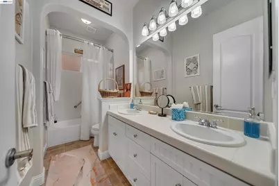 9385 Pinehurst Dr, Roseville, CA 95747 - Photo 26
