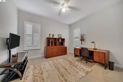 9385 Pinehurst Dr, Roseville, CA 95747 - Photo 32