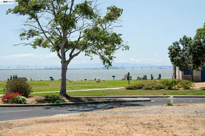 197 Lakeshore Ct, Richmond, CA 94804 - Photo 18