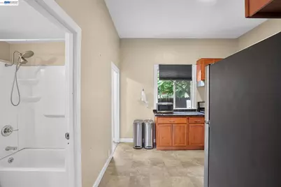 502 Lewis St, Oakland, CA 94607 - Photo 14