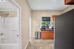 502 Lewis St, Oakland, CA 94607 - Photo 14