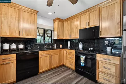 1675 Garnet Ln, Concord, CA 94519 - Photo 8