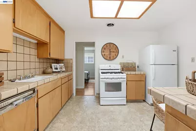 1762 Via Redondo, San Lorenzo, CA 94580 - Photo 14