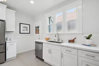 3781 Manila Ave, Oakland, CA 94609 - Photo 14