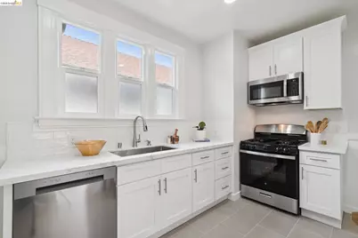3781 Manila Ave, Oakland, CA 94609 - Photo 12