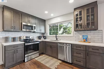 11165 Lochard St, Oakland, CA 94605 - Photo 20