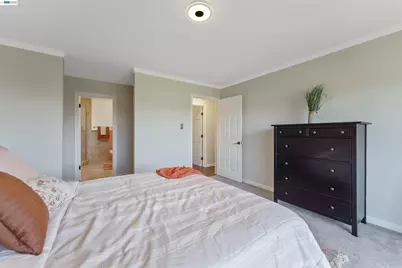 11165 Lochard St, Oakland, CA 94605 - Photo 38
