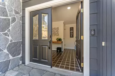 11165 Lochard St, Oakland, CA 94605 - Photo 6