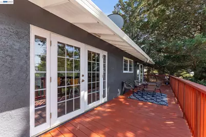 11165 Lochard St, Oakland, CA 94605 - Photo 32
