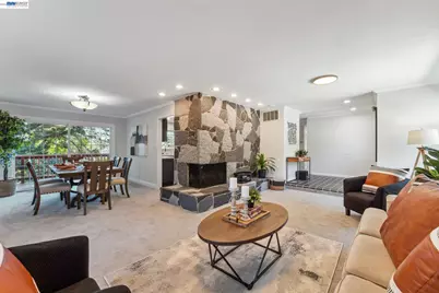 11165 Lochard St, Oakland, CA 94605 - Photo 14