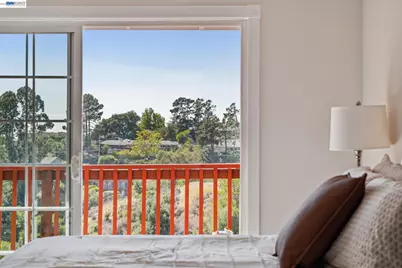 11165 Lochard St, Oakland, CA 94605 - Photo 36