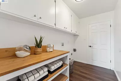 11165 Lochard St, Oakland, CA 94605 - Photo 54