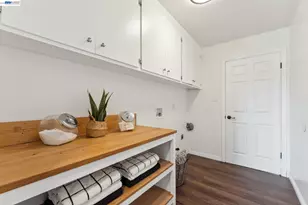 11165 Lochard St, Oakland, CA 94605 - Photo 54