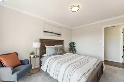 11165 Lochard St, Oakland, CA 94605 - Photo 46