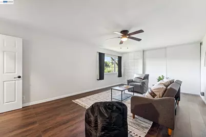 11165 Lochard St, Oakland, CA 94605 - Photo 52