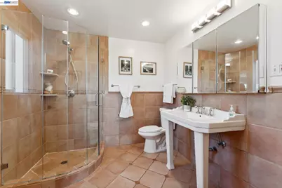 11165 Lochard St, Oakland, CA 94605 - Photo 42
