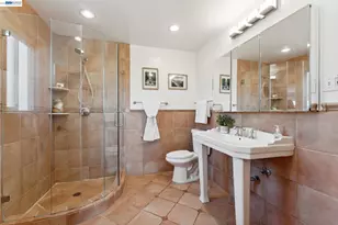 11165 Lochard St, Oakland, CA 94605 - Photo 42