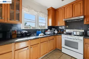 7419 Hillside St, Oakland, CA 94605 - Photo 30