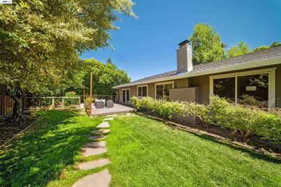 102 Brookfield Dr, Moraga, CA 94556 - Photo 18