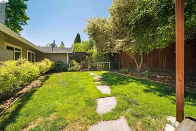 102 Brookfield Dr, Moraga, CA 94556 - Photo 14