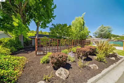 102 Brookfield Dr, Moraga, CA 94556 - Photo 22