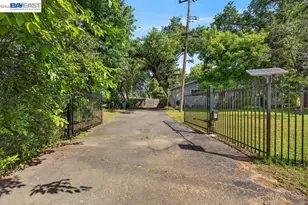 3590 Park Rd, Sacramento, CA 95841 - Photo 2