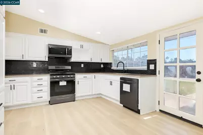 618 Virginia Dr, Rio Vista, CA 94571 - Photo 2