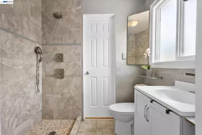 21060 Western Blvd, Hayward, CA 94541 - Photo 8