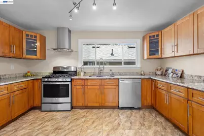 21060 Western Blvd, Hayward, CA 94541 - Photo 4