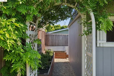 969 63rd St, Oakland, CA 94608 - Photo 58