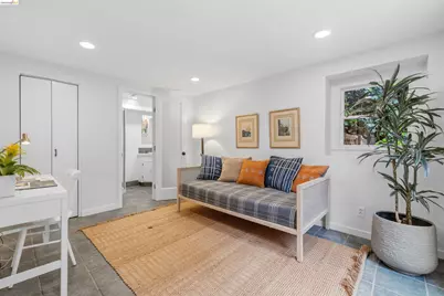 6233 Thornhill Dr, Oakland, CA 94611 - Photo 24