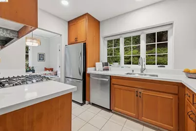 6233 Thornhill Dr, Oakland, CA 94611 - Photo 20