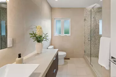 71 Sonia St, Oakland, CA 94618 - Photo 26