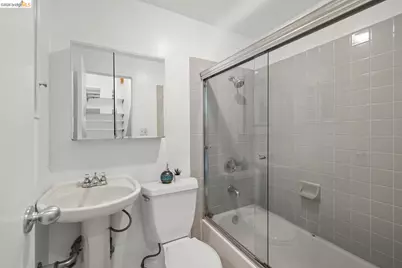 1082 Church St, San Francisco, CA 94114 - Photo 20