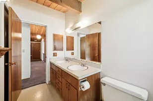6725 Moore Dr, Oakland, CA 94611 - Photo 28
