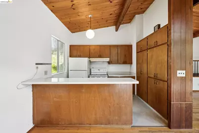 6725 Moore Dr, Oakland, CA 94611 - Photo 22