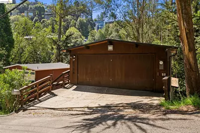 6725 Moore Dr, Oakland, CA 94611 - Photo 30